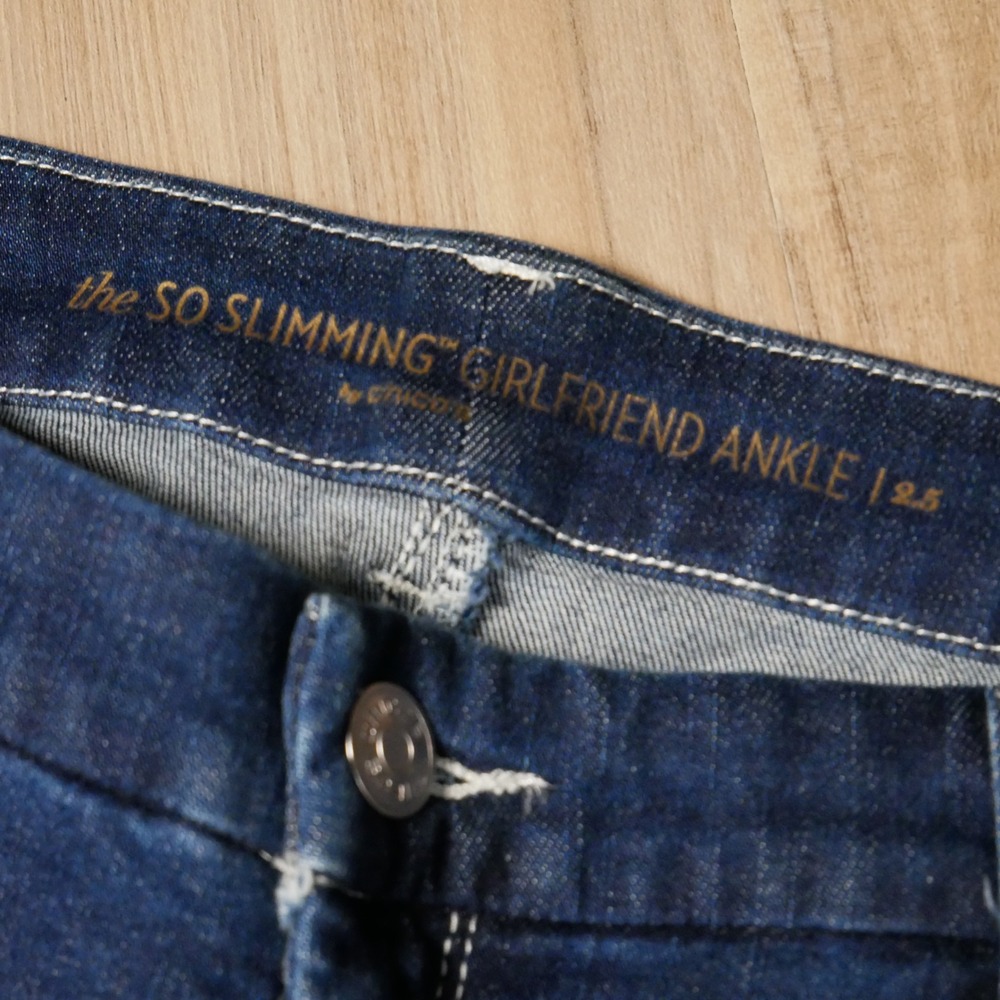 Chicos So Slimming Girlfriend Ankle Jeans Blue Embroidered Beaded Size 2.5 L - Picture 2 of 7